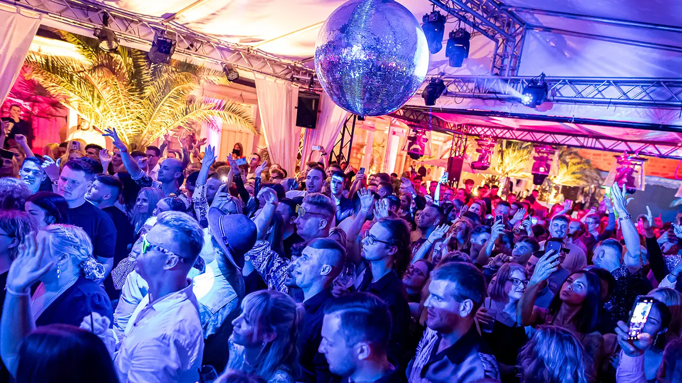 Live DJs und Partyfeeling